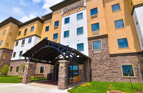 Lafayette Apartment | Free Breakfast. Pool. Studio w/ Kitchen Only 5 Miles from Purdue University.