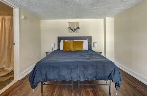 Gayborhood Apartment | Frontdesk | Spacious 1 BR in Washington Square
