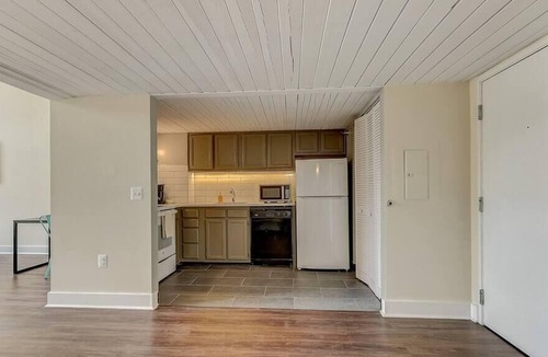 Gayborhood Apartment | Frontdesk | Spacious 1 BR in Washington Square