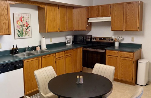 Sullivan Apartment | Fully furnished 2-bedroom apartment in Sullivan