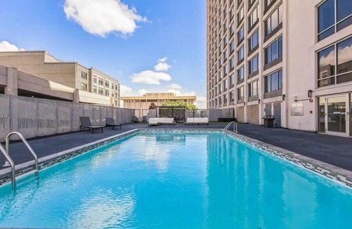 Downtown Hartford Apartment | Furnished 2BED Apartment in delightful Hartford with AC, fitness room, and Pool