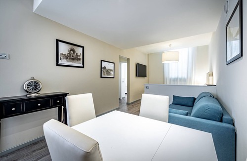 Prato Apartment | Garibaldi Palace loft Art Coll 1