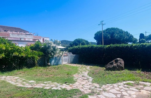 Magazzini Apartment | Giglio d'Oro One-Bedroom Apartment near Magazzini Beach