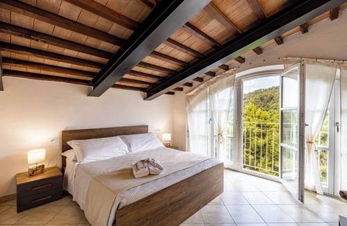 Chianni Apartment | Giulia Suite with private hot tub