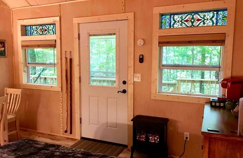 Bozrah Cabin | Glamping Tree House on an Impressive Property in Norwich, Connecticut