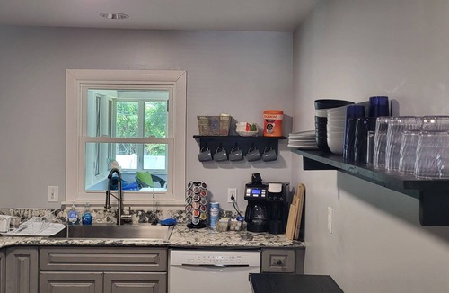 Glen Burnie House | Glen Burnie Escape - Pet friendly with easy access to multiple attractions.