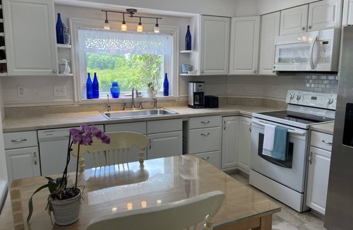 West End Apartment | Goose Pond One Less than 1 mile to All Star Village,1st floor, immaculate apt