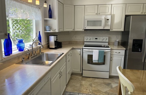 West End Apartment | Goose Pond One Less than 1 mile to All Star Village,1st floor, immaculate apt