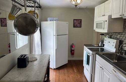 West End Apartment | Goose Pond Two less than 1 mile from ASV, Immaculate 2nd floor apartment