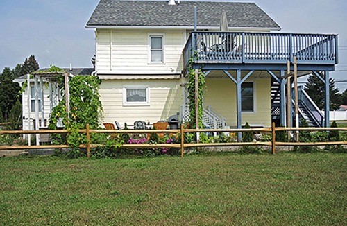 West End Apartment | Goose Pond Two less than 1 mile from ASV, Immaculate 2nd floor apartment