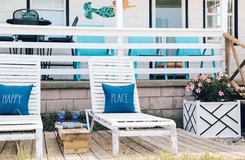 Willoughby Spit House | GORGEOUS 1920’s BEACHFRONT COTTAGE! Direct Beachfront!