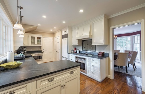 Bethesda House | Gorgeous Spacious Entire House in Bethesda 8 Beds