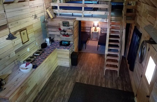 Corinth Cabin | Granna's Place: Rustic Charm & Comfort for Large Groups