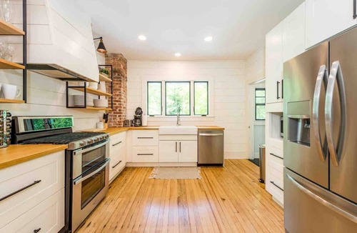 Flat Rock House | Great backyard with firepit, Sleeps 14!