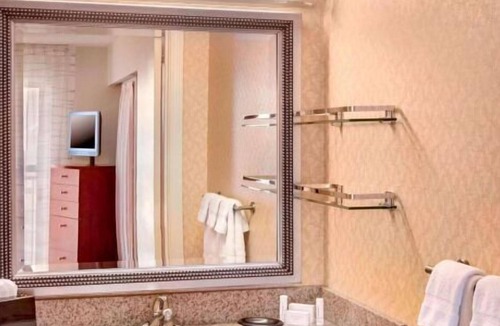 Westborough House | Great Relaxing Overnight Stay! Free Parking, Pets Allowed, Onsite Swimming Pool