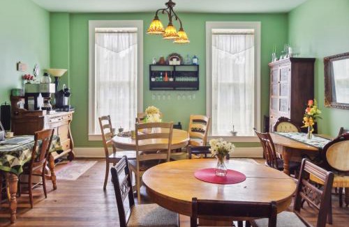 Glasgow Hotel | Greer Room at Main Street Bed & Breakfast
