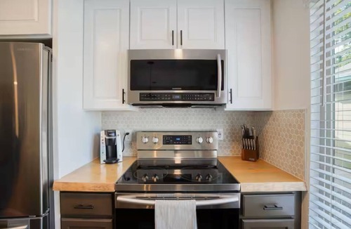 Gresham House | Gresham Modern Industrial Stay with hot tub