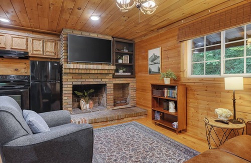 Smithville Cabin | Halls Hollow Hideaway
