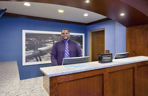 Windsor Hotel | Hampton Inn Hartford Airport