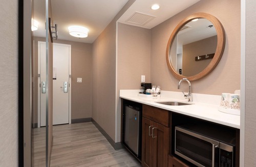 Crystal City Hotel | Hampton Inn & Suites Arlington Crystal City DCA