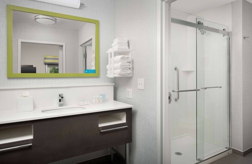 Charlotte Hotel | Hampton Inn & Suites Charlotte Airport Lake Pointe