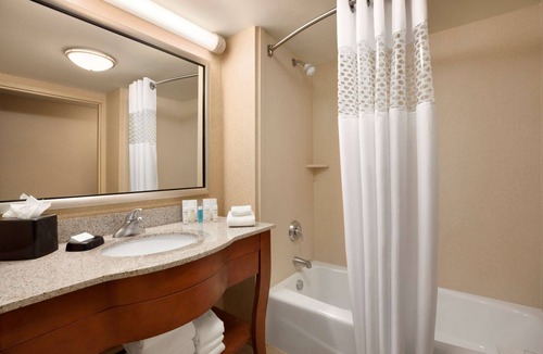 Hartford Hotel | Hampton Inn & Suites Hartford/East Hartford