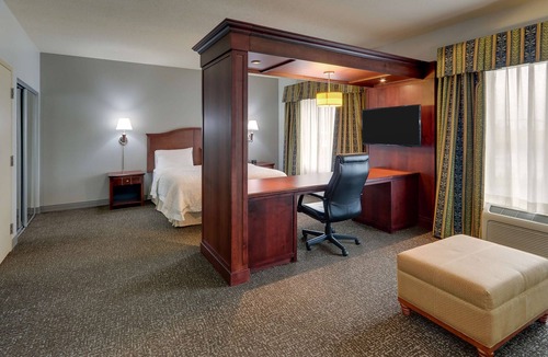 West Newton Hotel | Hampton Inn & Suites Indianapolis-Airport