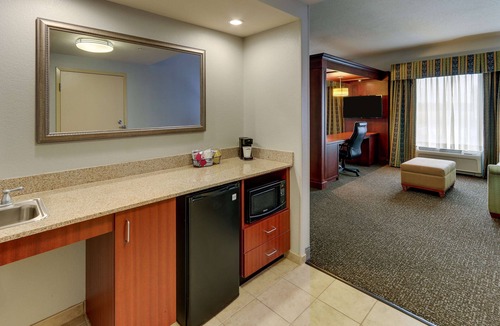 West Newton Hotel | Hampton Inn & Suites Indianapolis-Airport