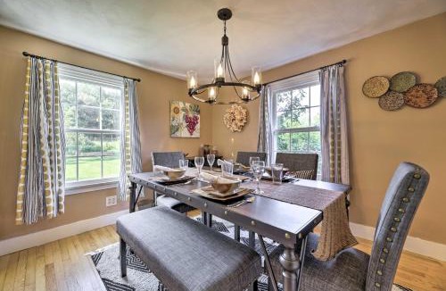 Hampton Hill Historic District House | Hampton 'Quiet Corner Cottage' w/Fireplace & Yard