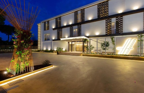 Teverola Hotel | Hangar Hotel