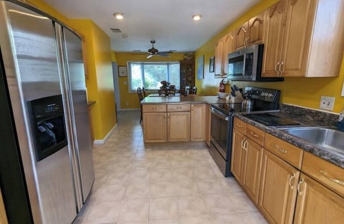 Hyattsville House | Hans' Villa - Charming 8 Bedroom Home with 2 Baths