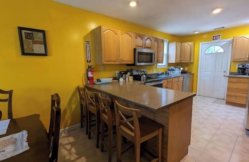 Hyattsville House | Hans' Villa - Charming 8 Bedroom Home with 2 Baths