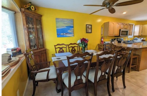 Hyattsville House | Hans' Villa - Charming 8 Bedroom Home with 2 Baths
