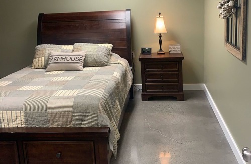 Elgin Cabin | Have a group and looking for places to stay near Windrock?