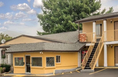 Berea House | Here's Something Exciting! Pet-friendly, Free Parking, WiFi