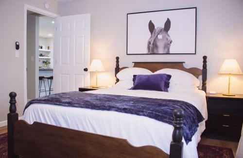 Spring Hill House | Hidden Gem Farm Homestead Sleeps 12 &Fresh Produce