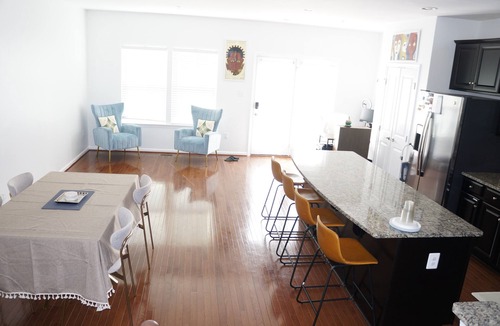 Glen Burnie House | HiddenParadise in Scenic community, mins to attractions & WaterFront. Sleeps 9