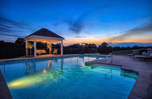 Cedar Hill House | Historic Cedar Hill Mansion on Large Farm w/Pool!