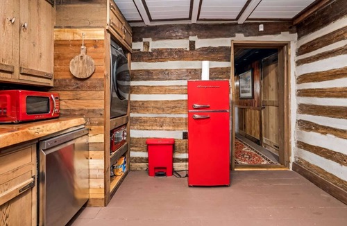 Arrington Cabin | Historic Creekside Cabin at Arrington Reserve