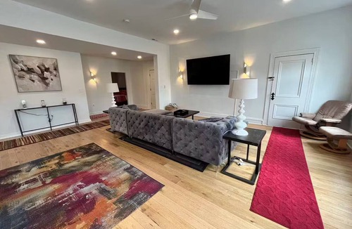 Harrisonburg Apartment | Historic E Market Loft - JMU & Court Square