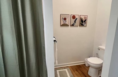 Harrisonburg Apartment | Historic E Market Loft - JMU & Court Square
