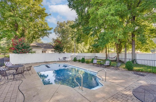 Paducah House | Historic Group Retreat w/Pool in Paducah