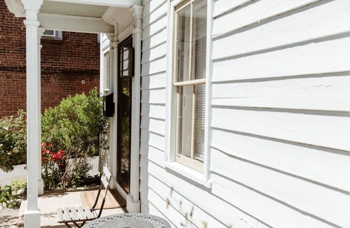 Northampton House | Historic Williams House 2-bedroom downtown Northampton with AC, WiFi