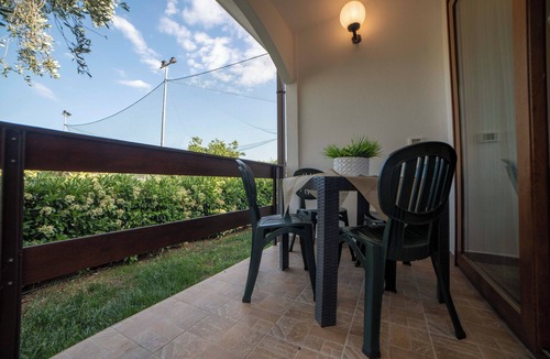 Mattinata House | Holiday Apartment orchidea with swimming pool and private beach -3