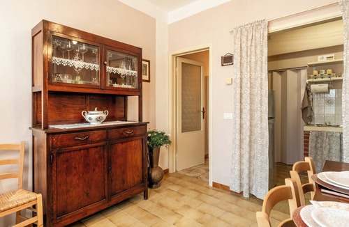 Montecarlo House | Holiday Home 'Casa Di Nonna Tosca Montecarlo' with Stunning View, Wi-Fi & Air Conditioning