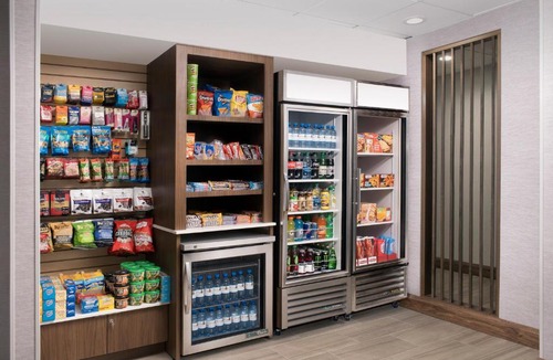 Linthicum Heights Hotel | Holiday Inn Express & Suites Baltimore - BWI Airport North by IHG
