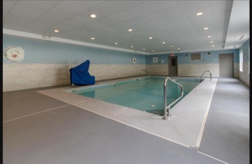 Newington Hotel | Holiday Inn Express Hartford-Newington by IHG