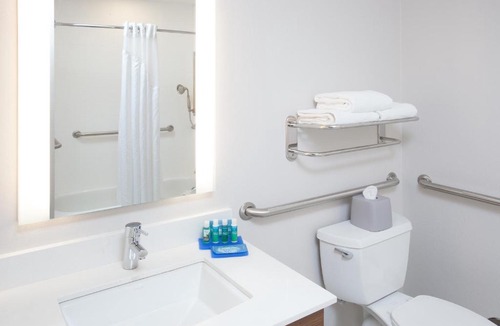 Haskell Hotel | Holiday Inn Express Haskell-Wayne Area by IHG