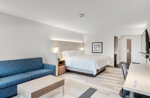 Fox Valley Hotel | Holiday Inn Express & Suites - Lockport by IHG