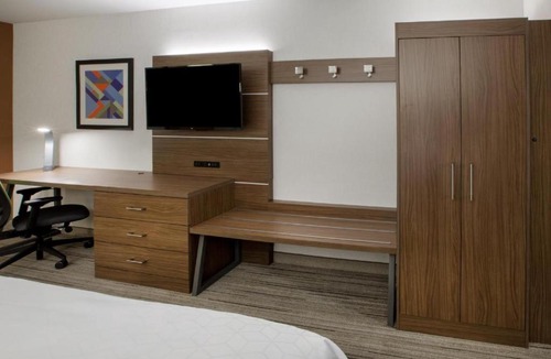 Milan Hotel | Holiday Inn Express & Suites - Milan - Sandusky Area by IHG